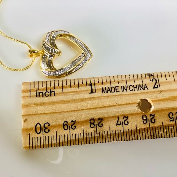 Unique Designs Heart Necklace - Picture 6 of 8